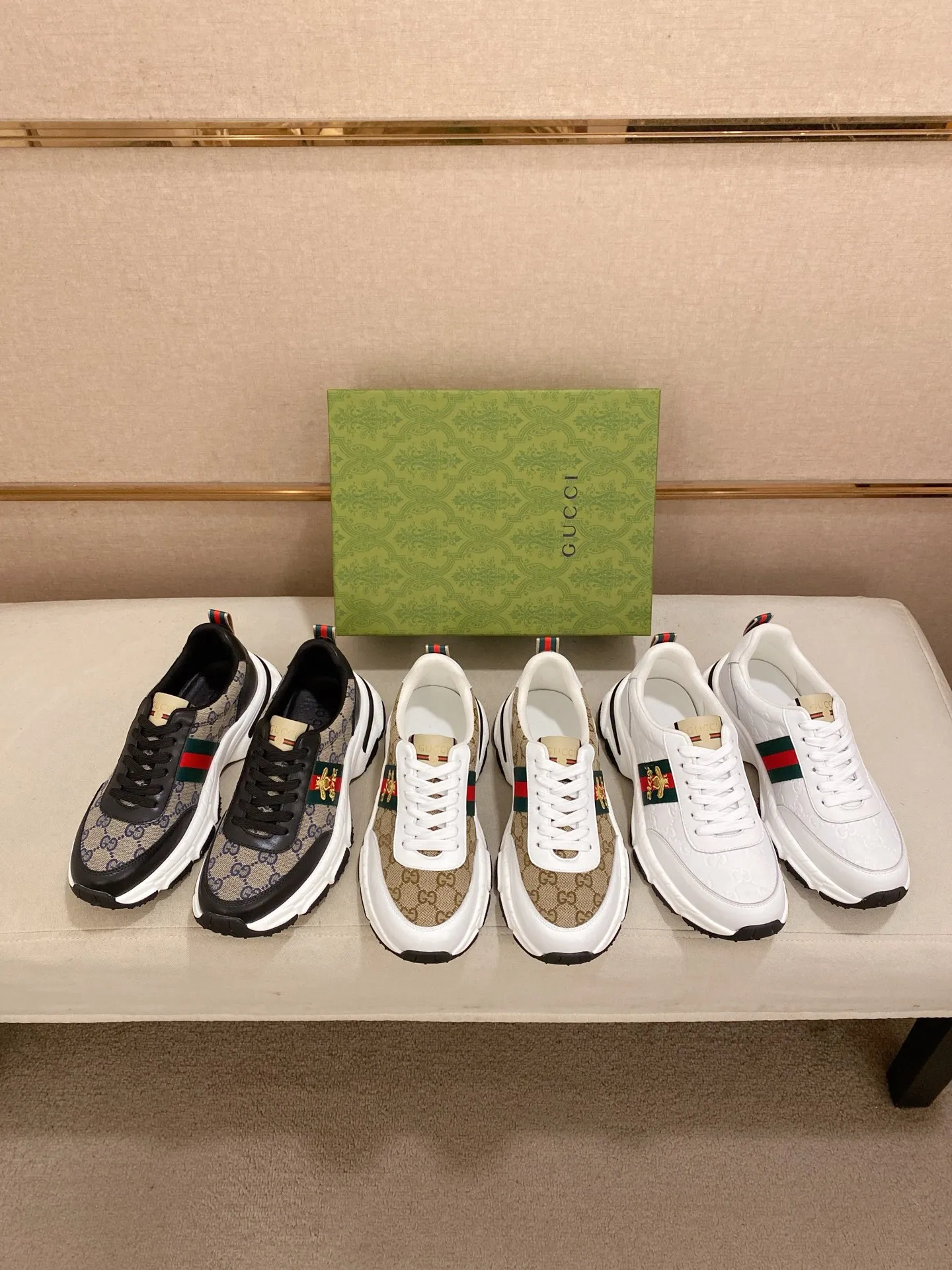 Men's shoes 💰 442 💰 High-quality new GUCCI counters are on the market at the same time. The new men's shoes, 😘fabrics are selected imported cowhide, lining: mesh breathable lining. 👍🏿 High-end ☄️ air-cushion molded anti-slip rubber outsole, exquisite lines, simple and elegant, comfortable and high-end for leisure travel. Code number: 38 to 44 (45 can be customized and cannot be returned or exchanged)